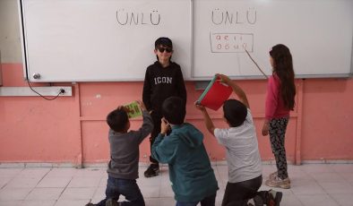 Eda öğretmen canlandırmalı eğitimlerle dersleri eğlenceli hale getiriyor