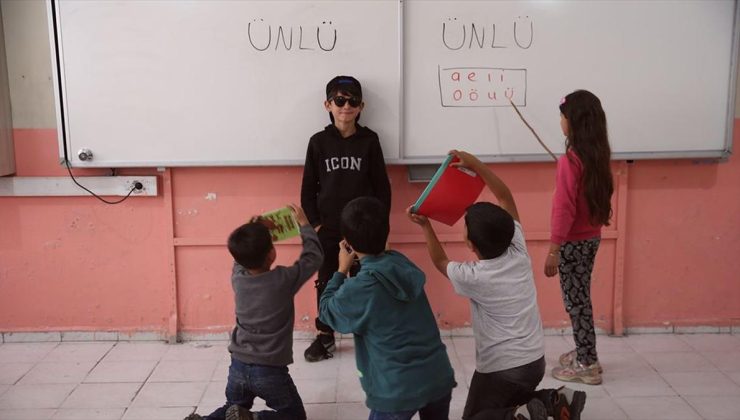 Eda öğretmen canlandırmalı eğitimlerle dersleri eğlenceli hale getiriyor