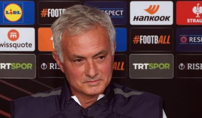 Fenerbahçe Teknik Direktörü Mourinho: Eğer Manchester United yarın kolay bir maç olacağını düşünürse, yanılır