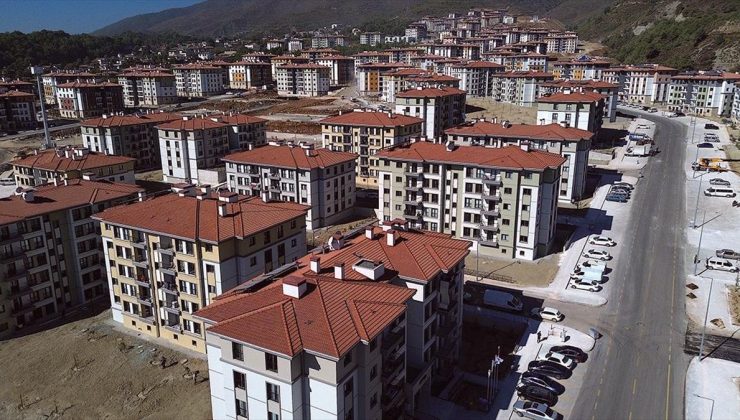 Hatay’da depremzedeler yeni konutlarına yerleşiyor