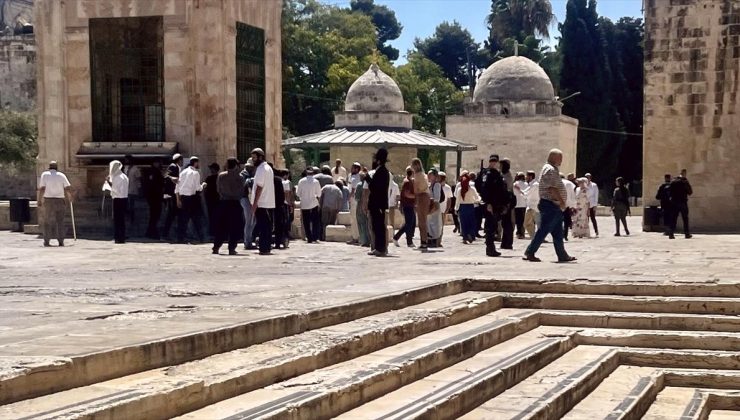 İsrailli gaspçılar “Roş Haşanah Bayramı” bahanesiyle Mescid-i Aksa’ya baskın düzenledi