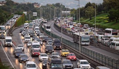 İstanbul’da haftanın ilk iş gününde trafik yoğunluğu yaşanıyor