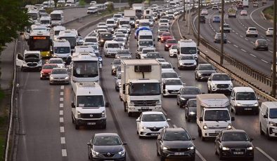 İstanbul’da sabah saatlerinde trafik yoğunluğu yaşanıyor