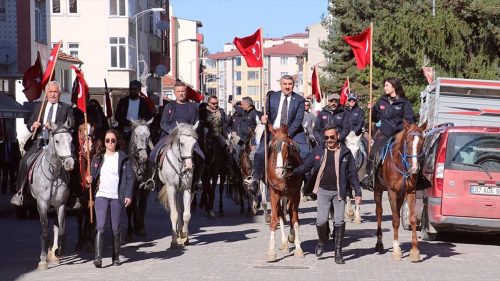 İstiklal Yolu’nu at sırtında geçtiler