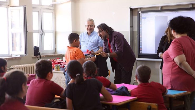 İzmir depreminde oğlunu kaybeden babanın başlattığı iyilik hareketi Hatay’a uzandı