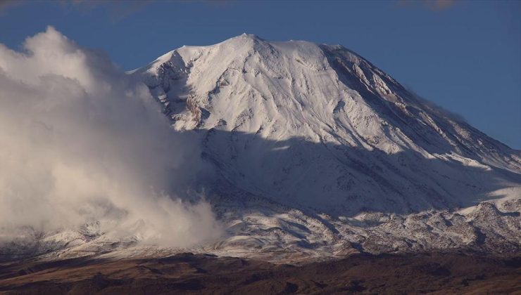 Kars ve Ardahan’da soğuk hava ile kırağı, Ağrı’da kar etkili oldu