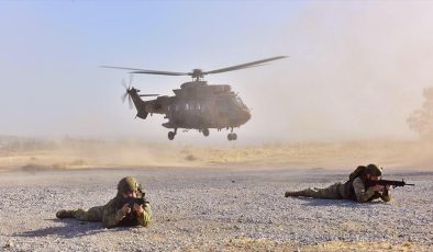 MSB, amfibi deniz piyadelerinin “Helikopter ve Tank Piyade İşbirliği” eğitimlerinden fotoğraf paylaştı