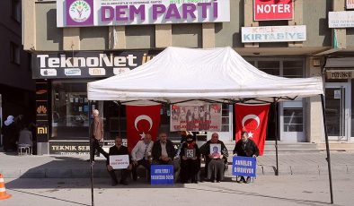 Muşlu aileler DEM Parti binası önündeki “evlat nöbeti”ne devam etti