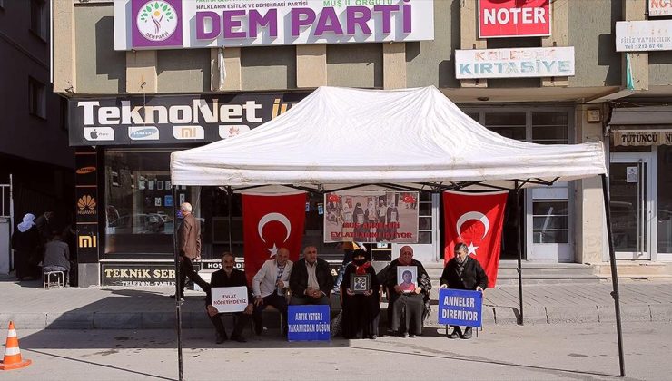 Muşlu aileler DEM Parti binası önündeki “evlat nöbeti”ne devam etti