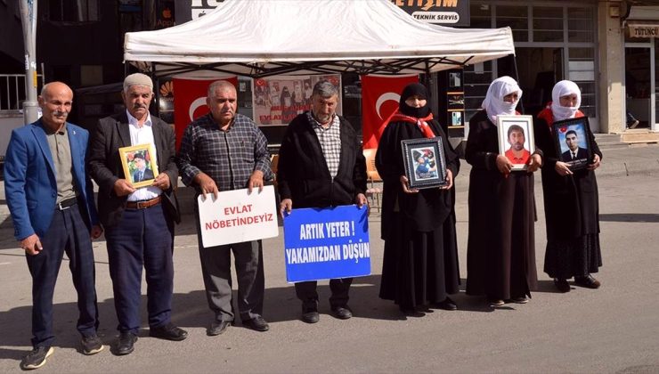 Muşlu aileler DEM Parti binası önündeki “evlat nöbeti”ni sürdürdü