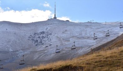 Palandöken Dağı’na kar yağdı