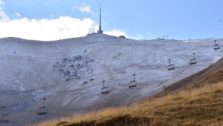 Palandöken Dağı’na kar yağdı