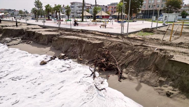 Sakarya’nın Karasu sahilindeki kıyı erozyonu sürüyor