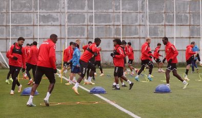 Sivasspor, Süper Lig’de yarın Adana Demirspor’a konuk olacak