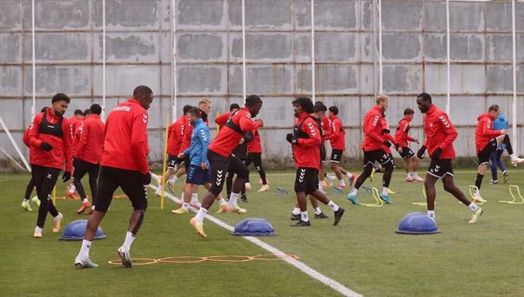 Sivasspor, Süper Lig’de yarın Adana Demirspor’a konuk olacak