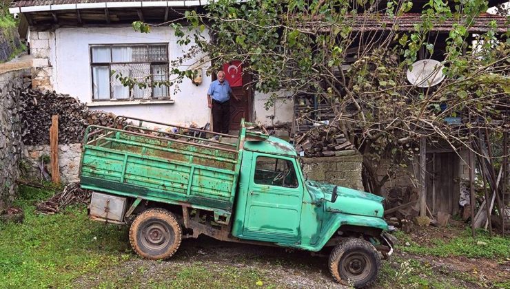 Trabzon’un Sürmene İlçesi’nde Yaşayan 83 Yaşındaki Kamyonet Tutkunu Dursun Hakkı Sofuoğlu