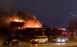 Afyonkarahisar’da bir restoranda çıkan yangına müdahale ediliyor