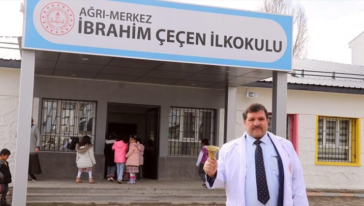 Ağrı’da kızıyla aynı okulda öğretmenlik yapan baba, vedaya hazırlanıyor