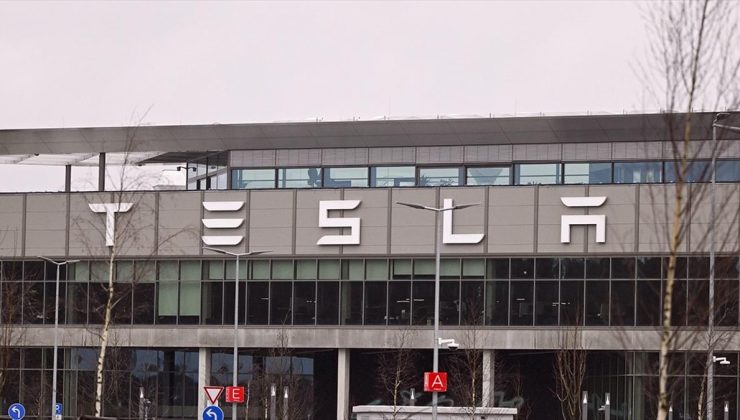 Almanya’da Tesla’nın fabrikasını protesto eden aktivistlerin kurduğu kamp polis tarafından dağıtıldı