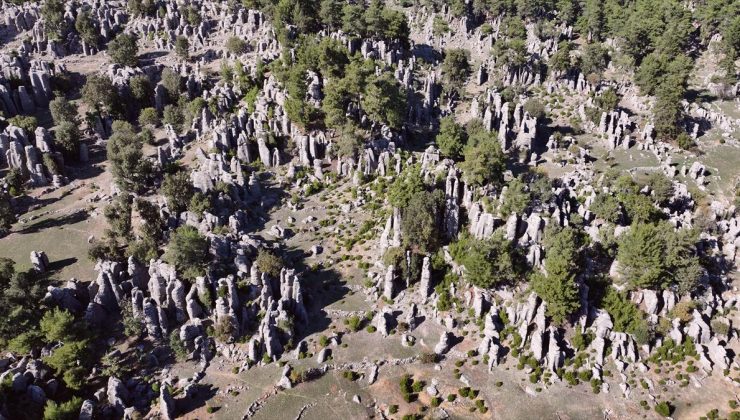 Antalya’nın coğrafi güzelliği “Adam Kayalar” turistlerin uğrak noktası oldu