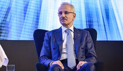 Bakan Uraloğlu: Paralel 3 piste aynı anda operasyon İstanbul Havalimanı’nda uygulanacak