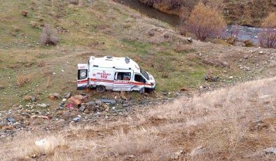 Bitlis’te trafik kazasında 3’ü sağlık personeli 11 kişi yaralandı