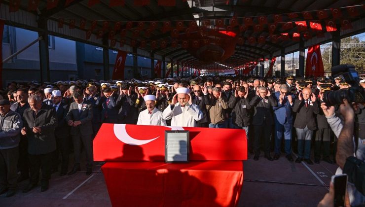 Eğitim sırasında şehit olan Deniz Teğmen Mustafa Kemal Öz Niğde’de defnedildi