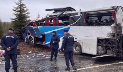 Eskişehir’de devrilen yolcu otobüsündeki 1 kişi öldü, 30 kişi yaralandı