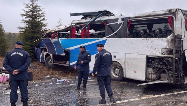 Eskişehir’de devrilen yolcu otobüsündeki 1 kişi öldü, 30 kişi yaralandı