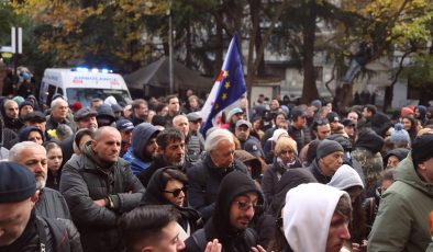 Gürcistan’da parlamento seçimlerinin sonuçlarını kabul etmeyen muhalefetten protesto yürüyüşü