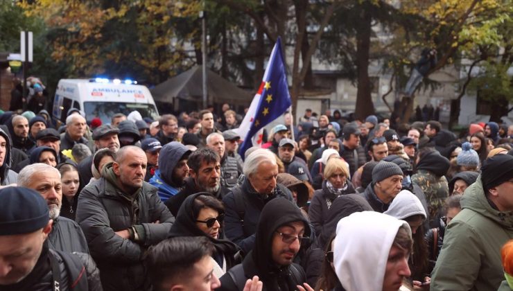 Gürcistan’da parlamento seçimlerinin sonuçlarını kabul etmeyen muhalefetten protesto yürüyüşü