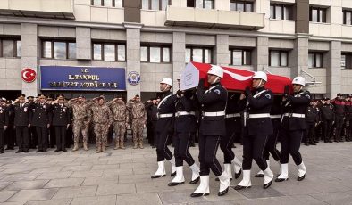 İstanbul’da trafik kazasına müdahale ederken şehit olan polis için tören düzenlendi