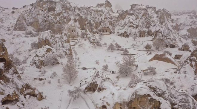 Kapadokya’da turistler karın keyfini yaşadı