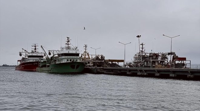 Karadeniz’de kötü hava koşulları balık avcılığını olumsuz etkiliyor