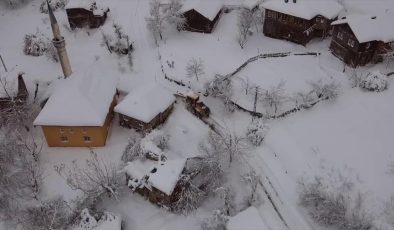 Kastamonu’da “kar savaşçıları” 6 bin 820 kilometre yolu ulaşıma açtı