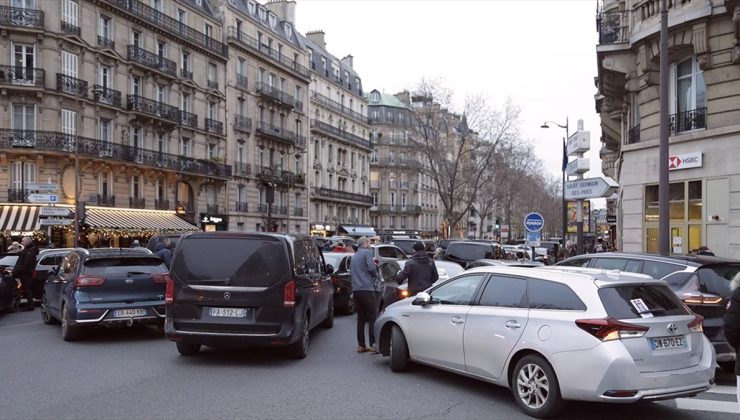 Paris’in merkezinde sınırlı trafik bölgesi uygulamasına geçildi