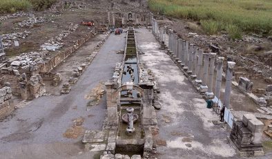 Perge’deki Antik Kestros çeşmesinden 1800 yıl sonra su akmaya başladı