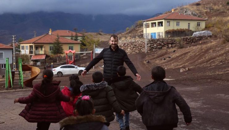 Ramazan öğretmen, günde 100 kilometre yolu öğrencileri için aşıyor