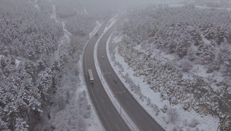 Samsun-Ankara kara yolunun Çorum kesiminde kar etkili oluyor