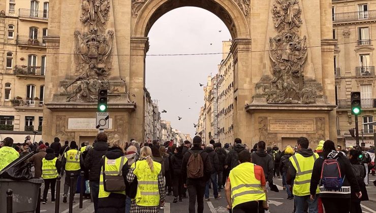 Sarı yelekliler 6. yılında Paris’te sokağa indi