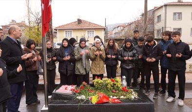 Şehit öğretmen Şenay Aybüke Yalçın Öğretmenler Günü’nde kabri başında anıldı