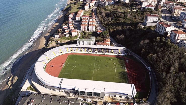 Sinop Şehir Stadı’nda ilk maç oynandı