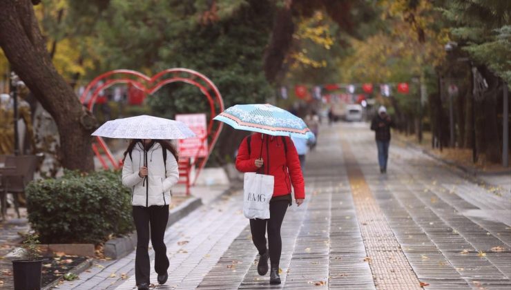 Trakya’da gök gürültülü sağanak geçişleri, Bolu Dağı’nda ise sis ve sağanak etkili oldu