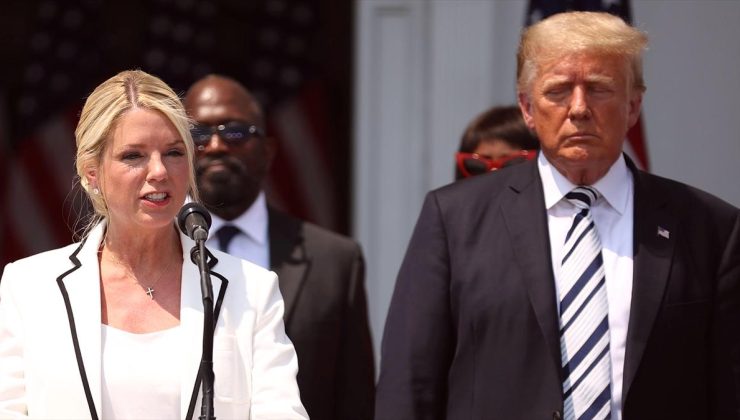 Trump, Gaetz’in çekilmesiyle Adalet Bakanlığına Pam Bondi’yi aday gösterdi