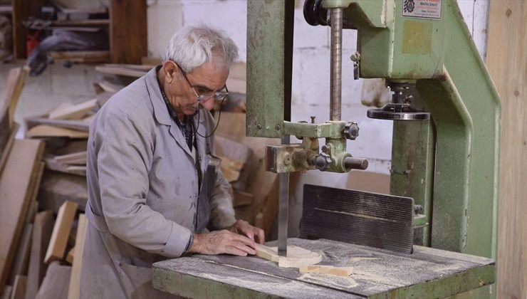 “Yaşayan İnsan Hazineleri” ödüllü ahşap oymacısı mesleğini son nefesine kadar sürdürmek istiyor