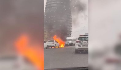 Bakırköy’de park halindeki otomobil yandı