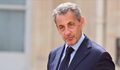 Fransa’da “telekulak” davasında Sarkozy’nin 1 yıl ev hapsi cezası onandı