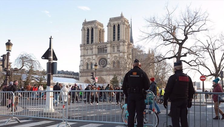 Fransızlar, yangın sonrası kapılarını açacak Notre Dame Katedrali’ne girişlerin “ücretsiz” kalmasını istiyor