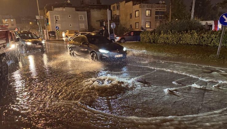 İzmir’de sağanak etkili oldu