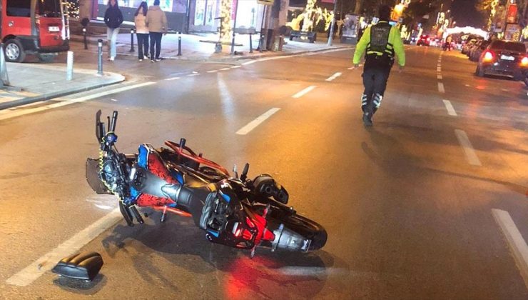 Kadıköy’de “dur” ihtarına uymayarak polise çarpan sürücü tutuklandı